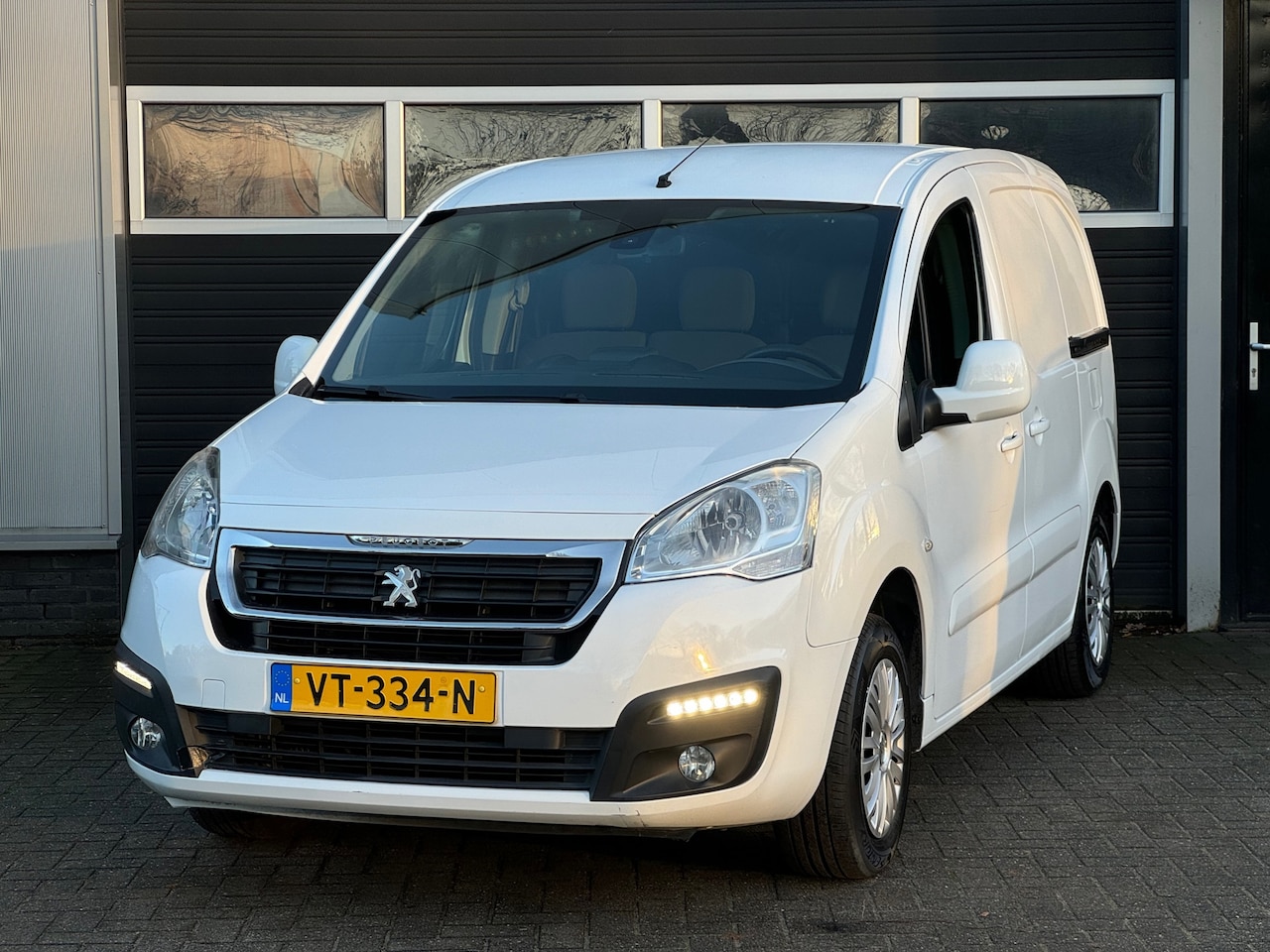 Peugeot Partner - 120 1.6 BlueHDi 75 L1 Première 120 1.6 BlueHDi 75 L1 Première - AutoWereld.nl