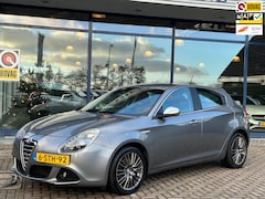 Alfa Romeo Giulietta - 1.4 T Distinctive Aut. 170PK Leer Navi Clima Cruise Park.Sens Trekhaak NAP NL-Auto Dealero