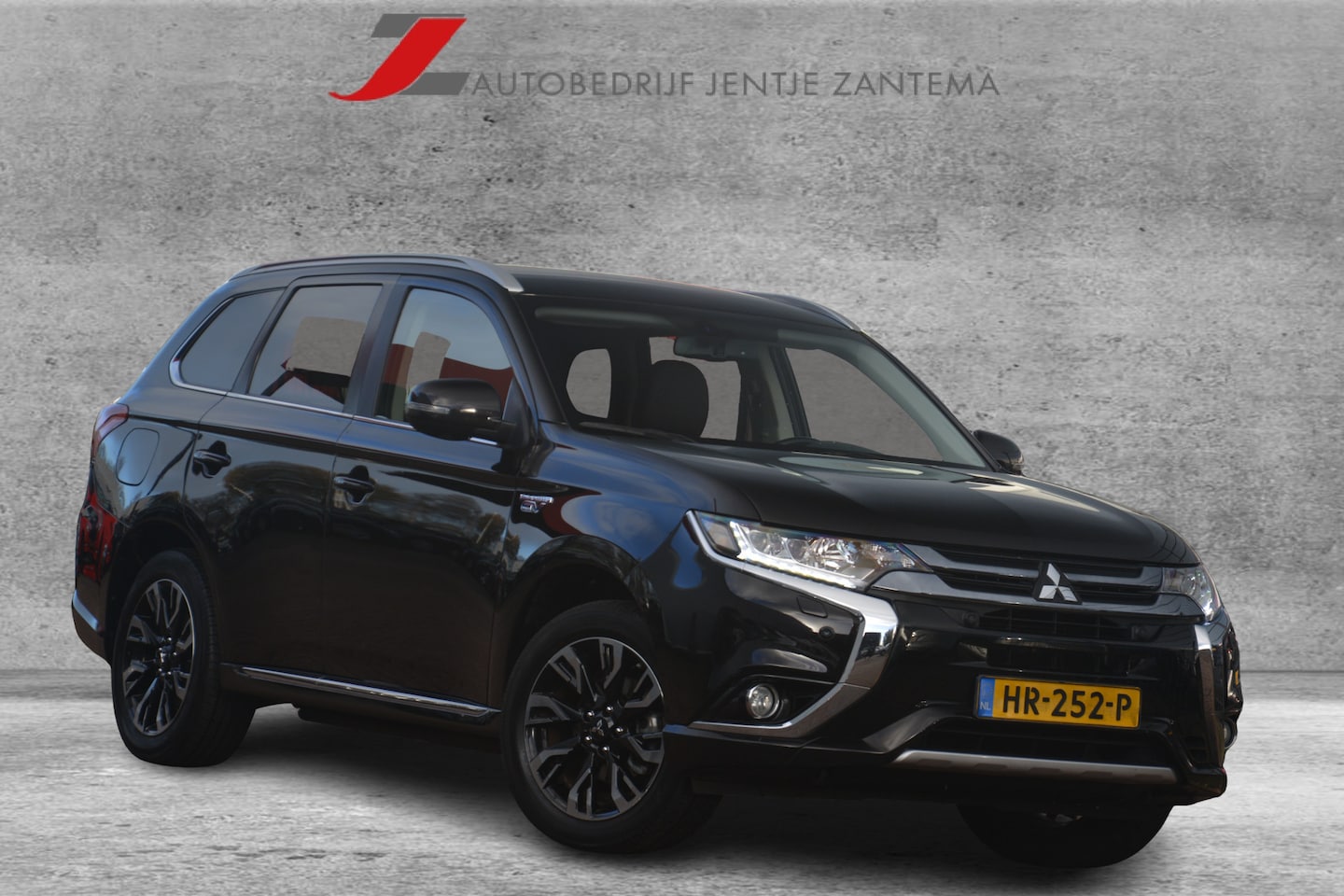 Mitsubishi Outlander - 2.0 PHEV instyle | Navigatie | Leer | 360 Camera | Stoelverwarming | Dealer onderhouden | - AutoWereld.nl