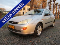 Ford Focus - 1.6-16V Trend Airco Stuurbekrachtiging Lm Velgen Trekhaak*Apk t/m 13-1-2026