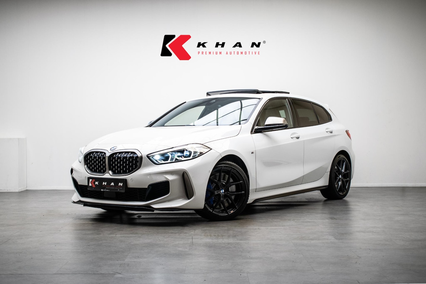 BMW 1-serie - M135i xDrive High Executive Pano|Kuipstoelen|Head-Up|Harman|Elektr. - AutoWereld.nl