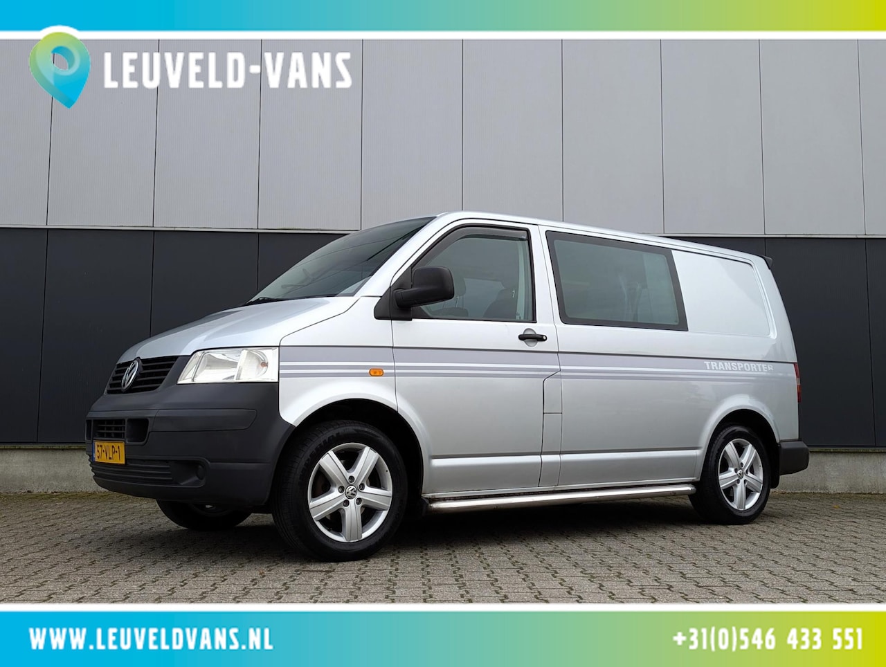 Volkswagen Transporter - 2.5 TDI ROLSTOELBUS OPRIJPLANK 131PK DSG AUTOMAAT 6 PERSONEN AIRCO CRUISE CARPLAY - AutoWereld.nl