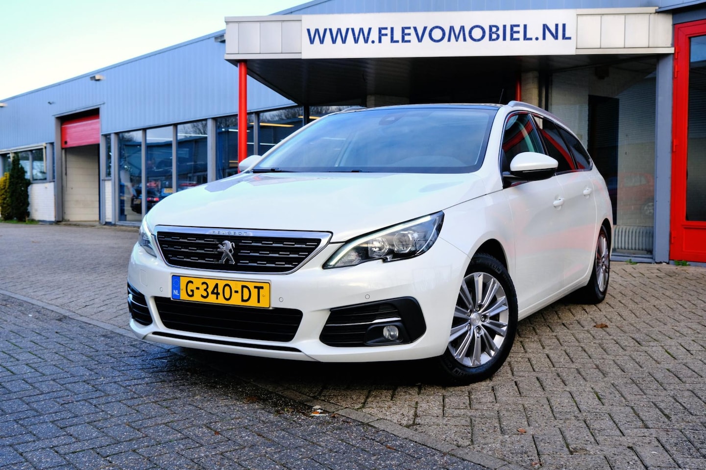 Peugeot 308 SW - 1.5 BlueHDi 131pk Premium Pano|1e Eig|Half Leder|Navi|Cam|LMV - AutoWereld.nl