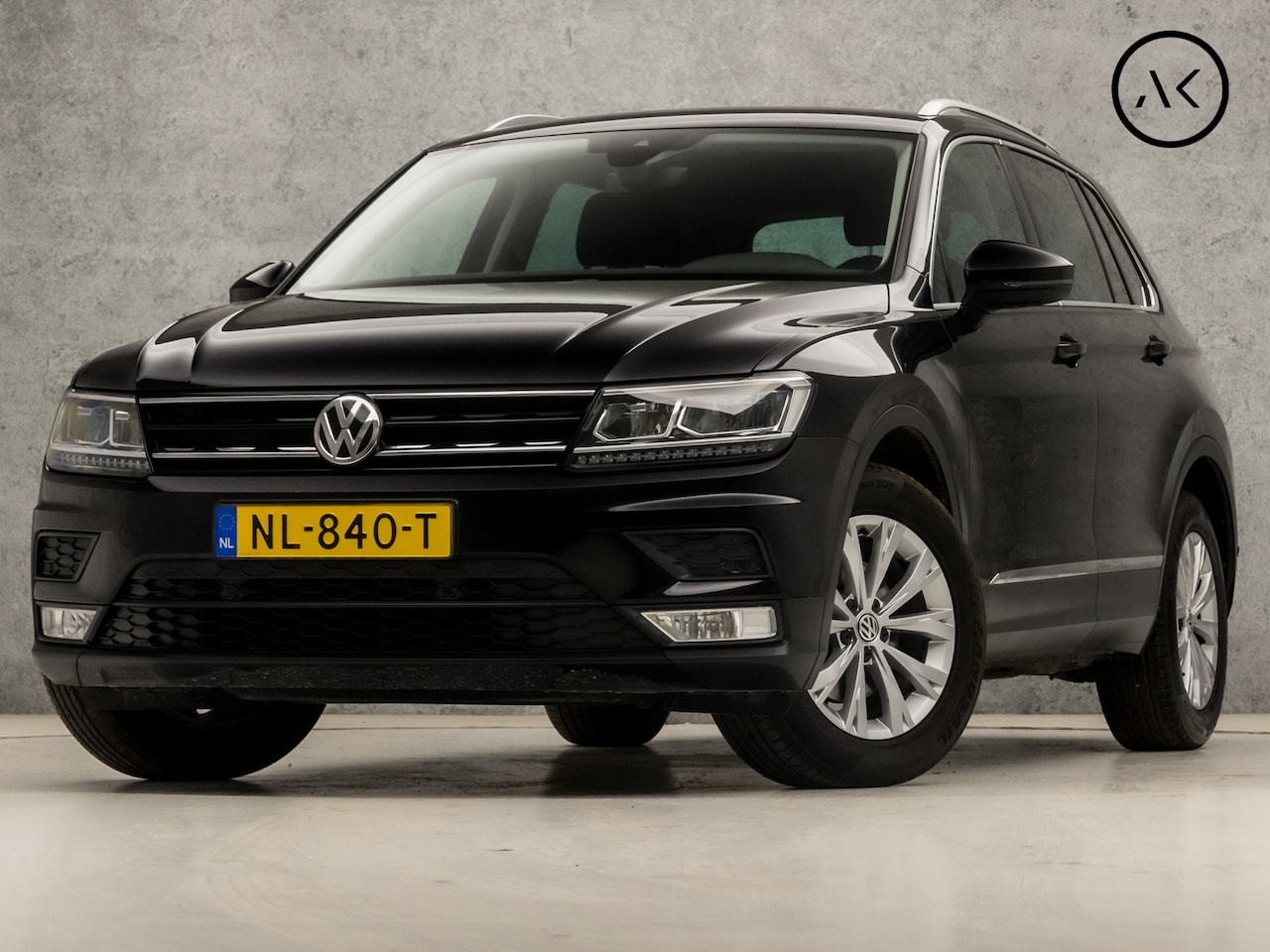 Volkswagen Tiguan - 1.4 TSI Sportline (APPLE CARPLAY, NAVIGATIE, STOELVERWARMING, CRUISE, SPORTSTOELEN, GETINT - AutoWereld.nl