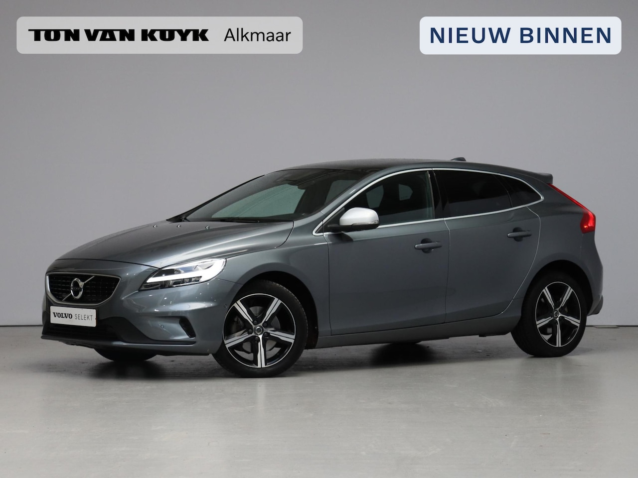 Volvo V40 - 2.0 T4 Business Sport / Pano. dak / Achteruitrijcamera / Leer / Keyless entry / verw. voor - AutoWereld.nl