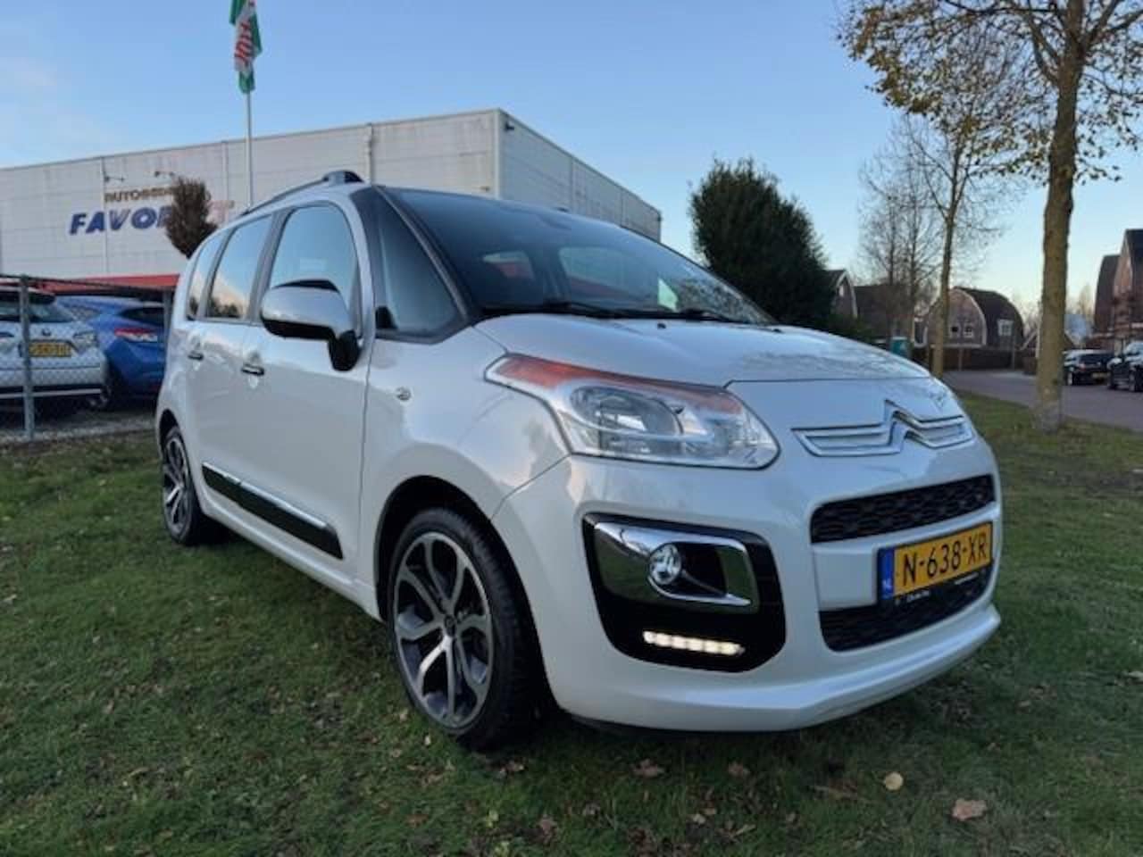 Citroën C3 Picasso - 1.2 PURETECH EXCLUSIVE/THAAK/CAM/DEALERAUTO - AutoWereld.nl