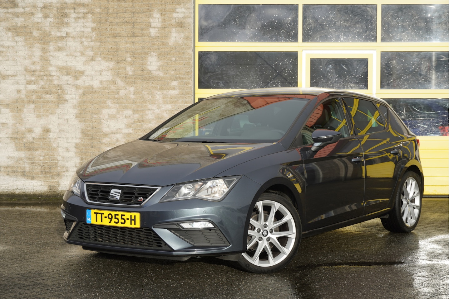 Seat Leon - 1.5 TSI 150PK! FR Business Intense BJ2018 Lmv 18" | Led | Pdc | Navi | Dashboard verlichti - AutoWereld.nl