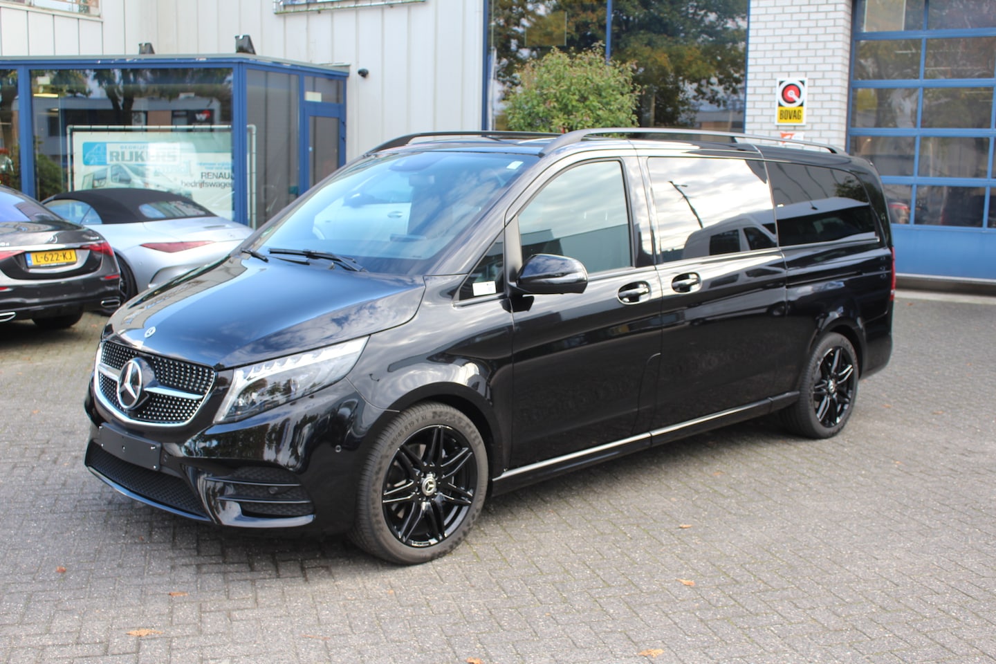 Mercedes-Benz V-klasse - 300d Extra Lang L3 Avantgarde Edition AMG pakket, Memory stoelen, Distronic - AutoWereld.nl