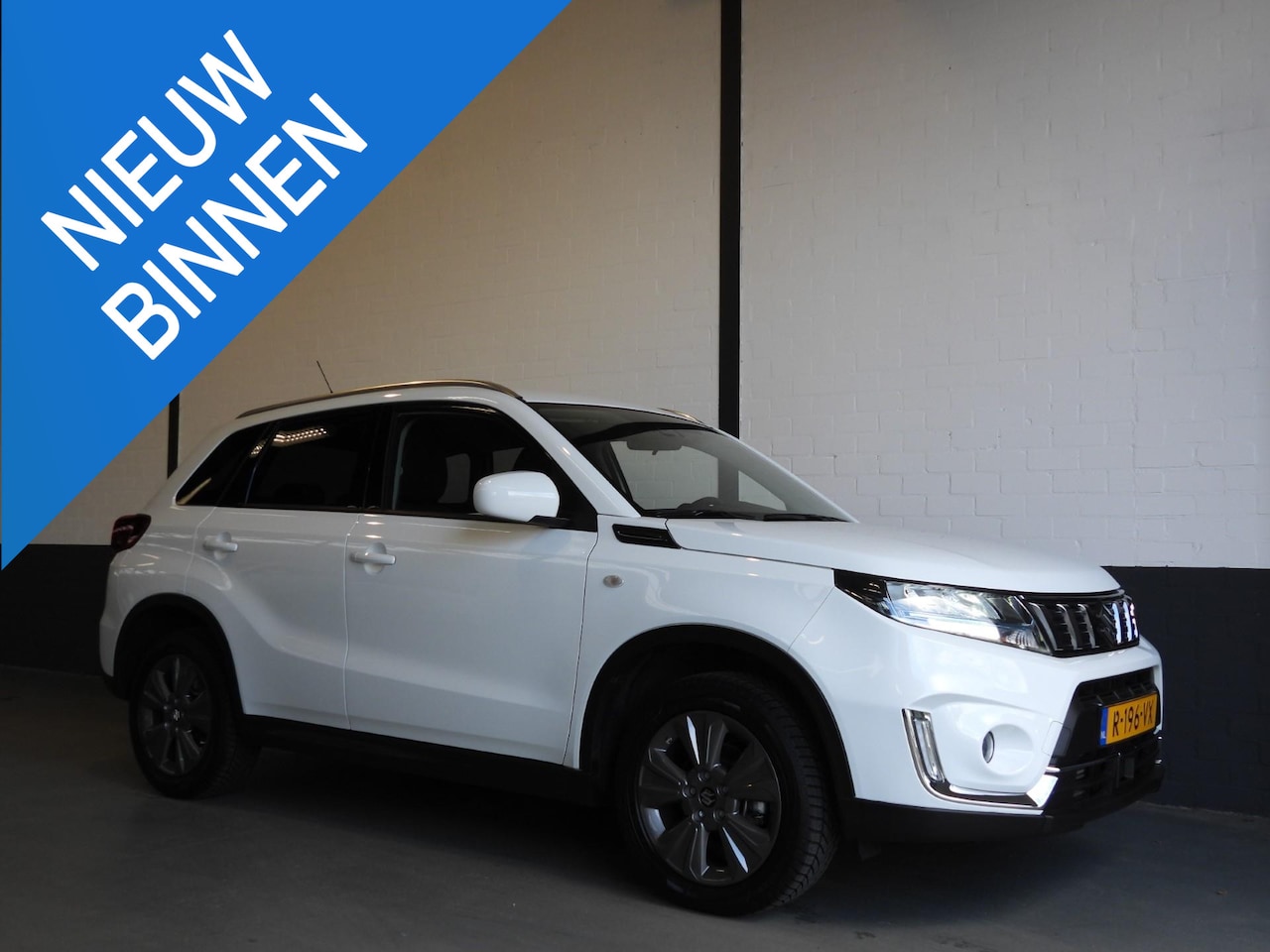 Suzuki Vitara - 1.4 Boosterjet Select Smart Hybrid NAVI-APP/CAMERA/LED/TREKHAAK/17"LMV! - AutoWereld.nl