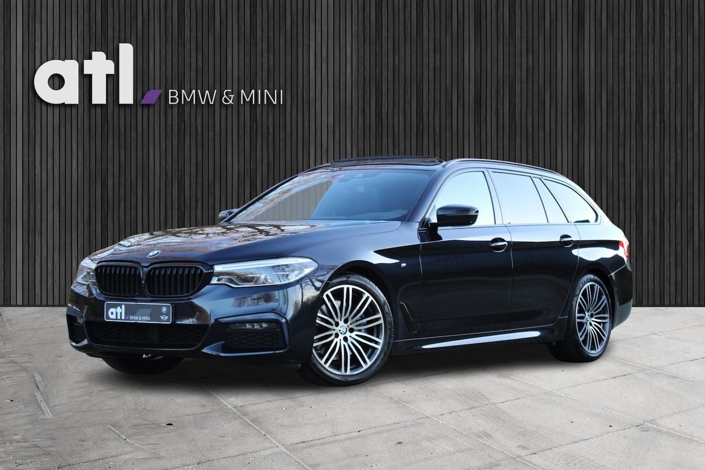 BMW 5-serie Touring - 530i xDrive High Executive M-Sportpakket, LED, Head up, Panoramadak, Harman Kardon/Logic 7 - AutoWereld.nl