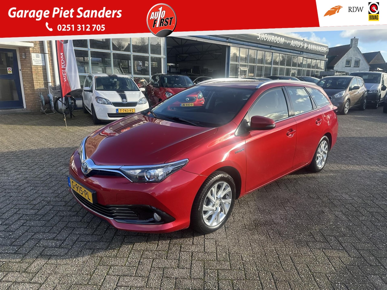 Toyota Auris Touring Sports - 1.8 Hybrid Dynamic I Trekhaak, Clima I Camera I Navi I - AutoWereld.nl