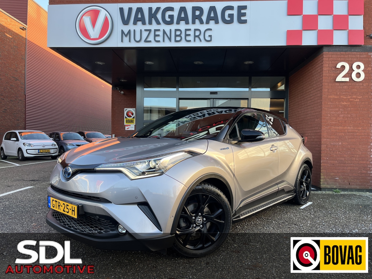 Toyota C-HR - 1.8 Hybrid Bi-Tone Plus // FULL LED // JBL AUDIO // ADAP. CRUISE // KEYLESS // LEDER // DO - AutoWereld.nl