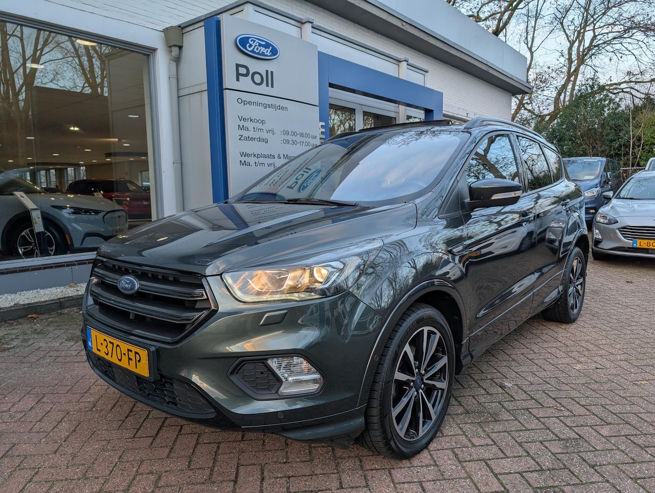 Ford Kuga - 150pk EcoBoost ST-Line Panoramadak Navi Winter Parking pack Elek Achterklep Privacy Glass - AutoWereld.nl