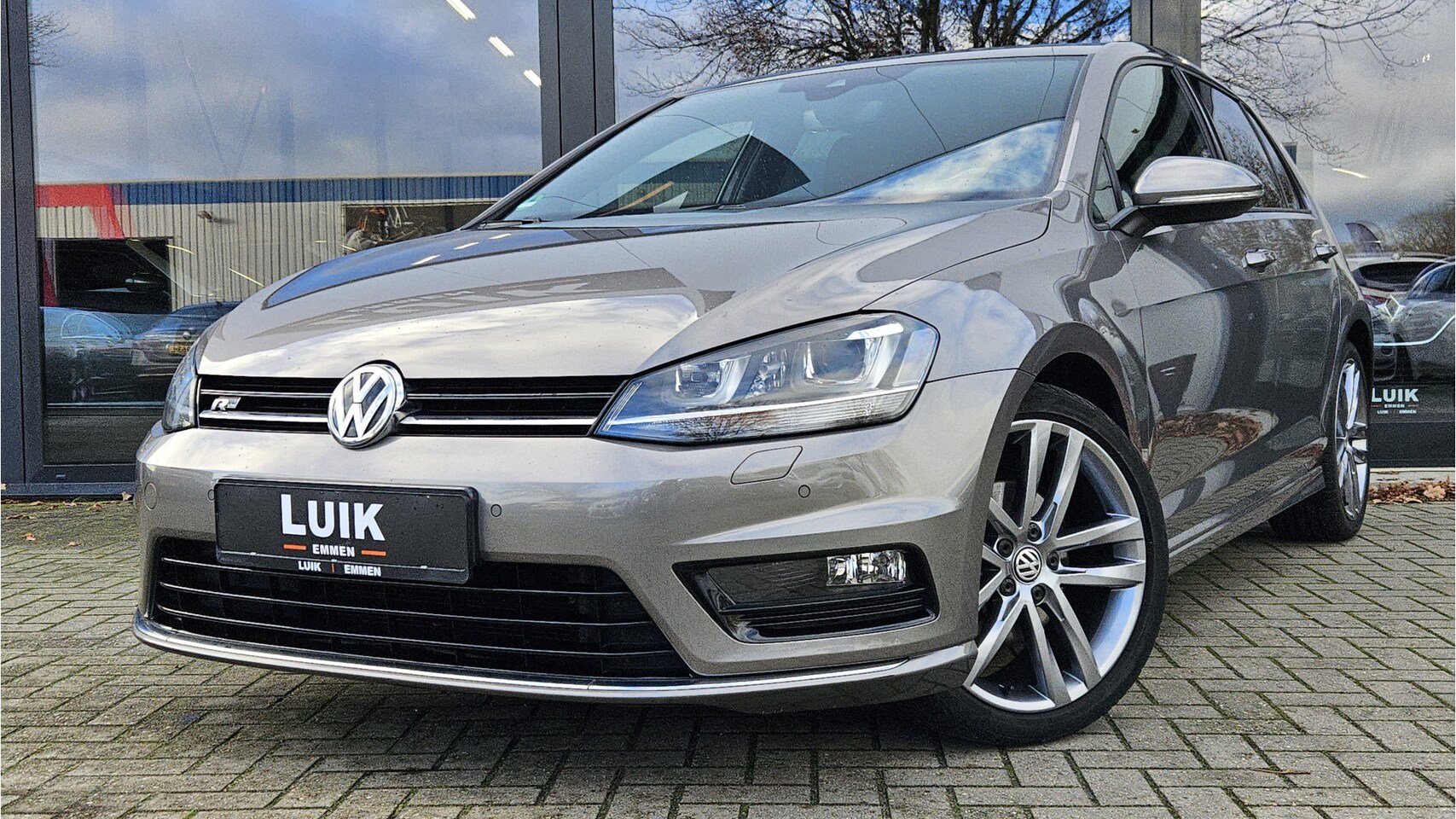 Volkswagen Golf - 1.4 TSI Business Edition R Connected + 3x R-LINE + KEYLESS + LED + NAVIGATIE - AutoWereld.nl