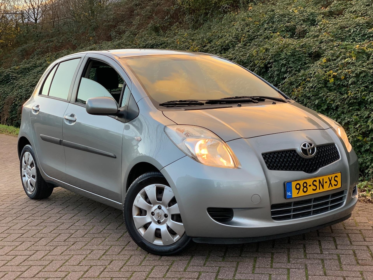 Toyota Yaris - 1.3 VVTi Sol MMT AUTOMAAT AIRCO GARANTIE ! - AutoWereld.nl