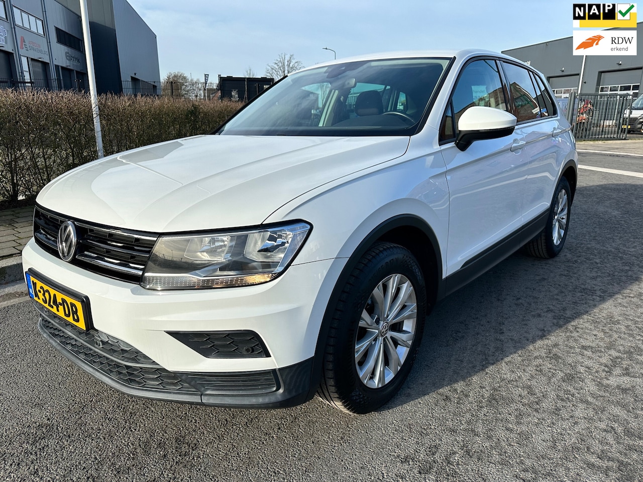 Volkswagen Tiguan - 1.4 TSI 2017/49.000 KM NAP!/12 MND GARANTIE/APPLE CAR PLAY/ECC AIRCO/NIEUWSTAAT/INRUIL & F - AutoWereld.nl