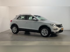 Volkswagen T-Roc - 1.0 TSI Style Parkeersensoren Navigatie DAB+ App-Connect