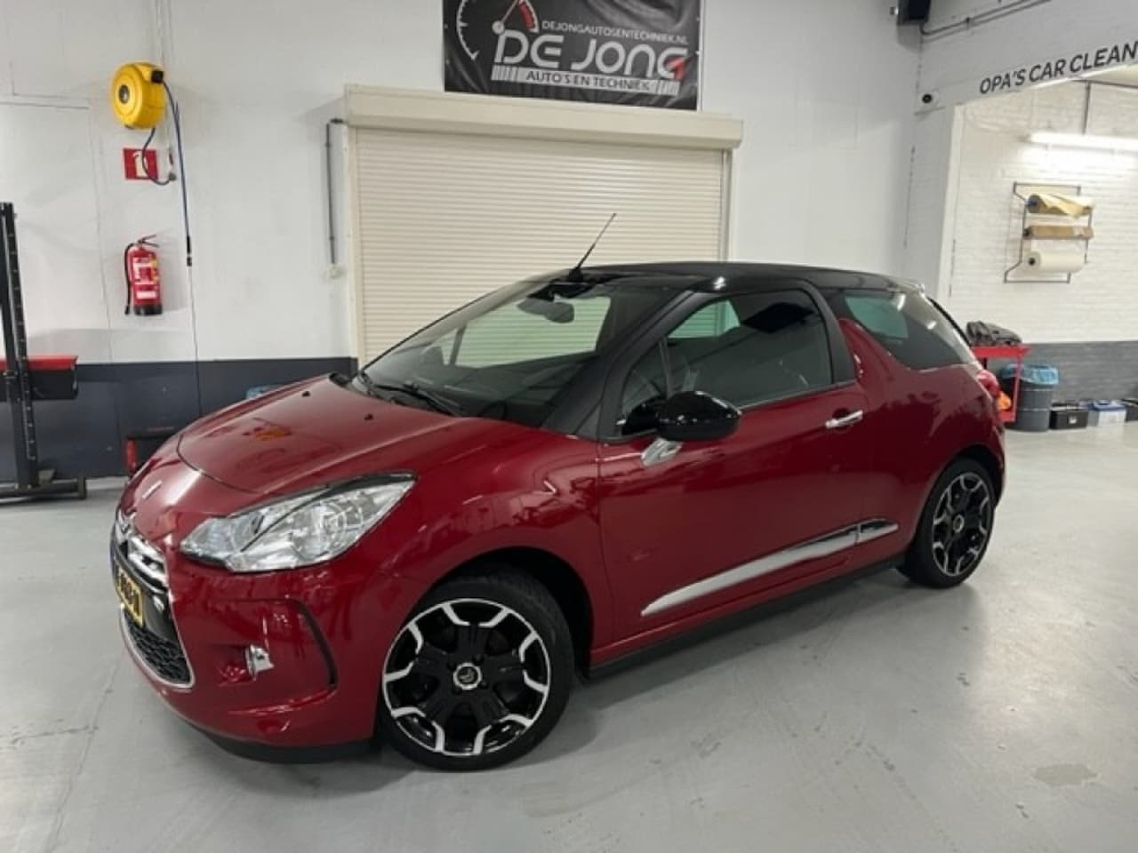 Citroën DS3 - 1.2 VTi So Chic 1.2 VTI SO CHIC, Cabrio, Stoelverwarming, NAVI , Distrb.vv, Clim - AutoWereld.nl