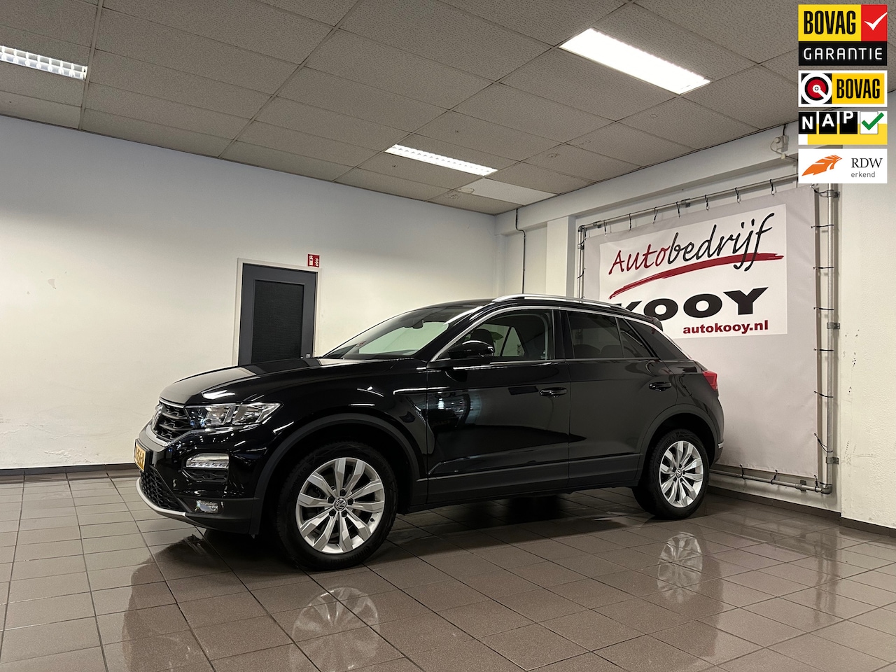 Volkswagen T-Roc - 1.5 TSI Style * Automaat / Carplay / LED / Navigatie / LM Velgen / NL Auto * - AutoWereld.nl