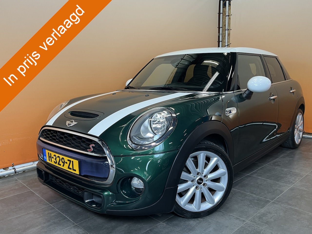 MINI Cooper S - Mini 2.0 Chili John Cooper Works bomvol opties stoelverwarming navigatie - AutoWereld.nl