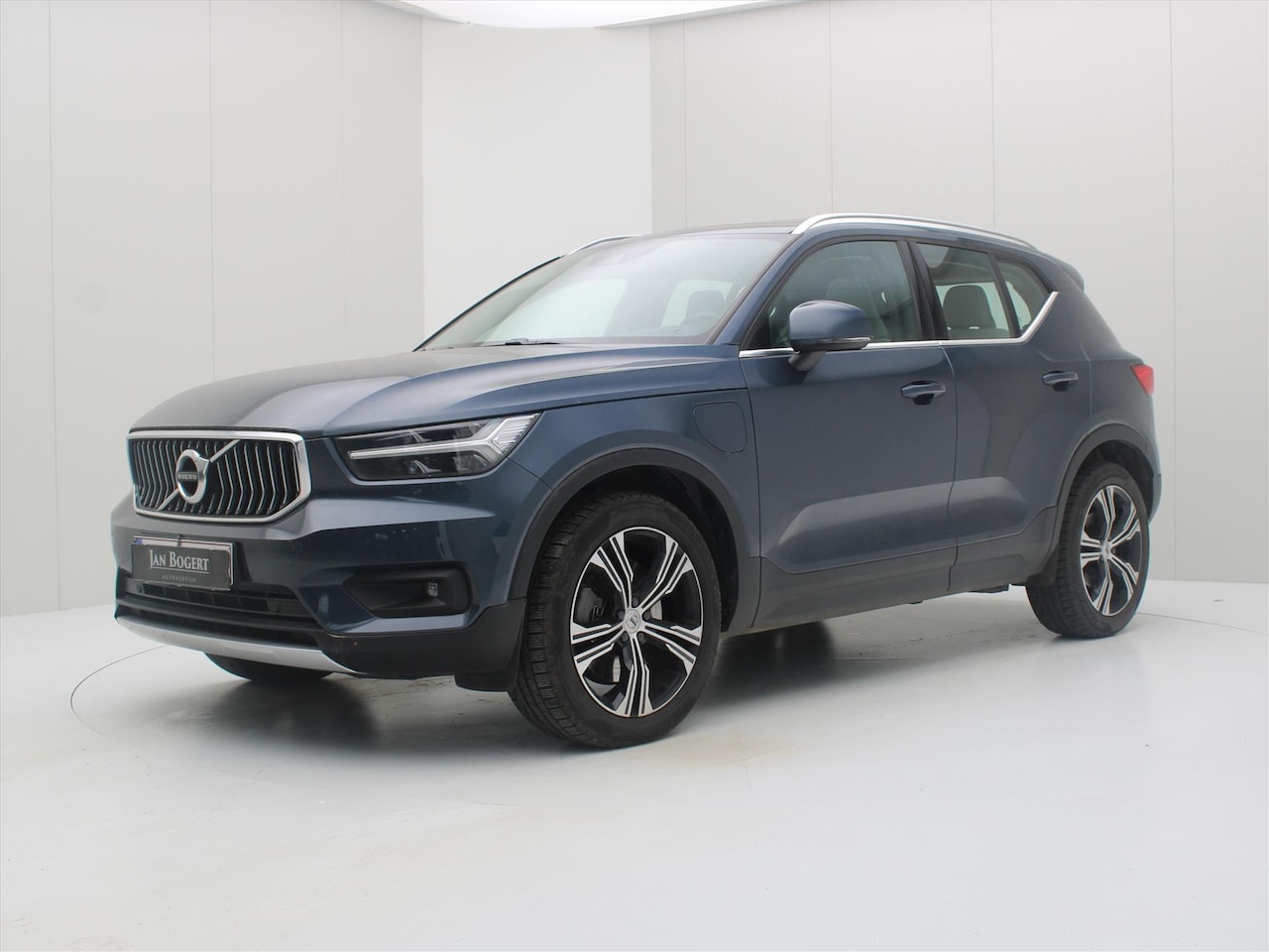 Volvo XC40 - T5 Twin Engine 262pk Geartronic Inscription [ PANODAK+TREKHAAK+CARPLAY+LEDER+CAMERA+LED+NA - AutoWereld.nl