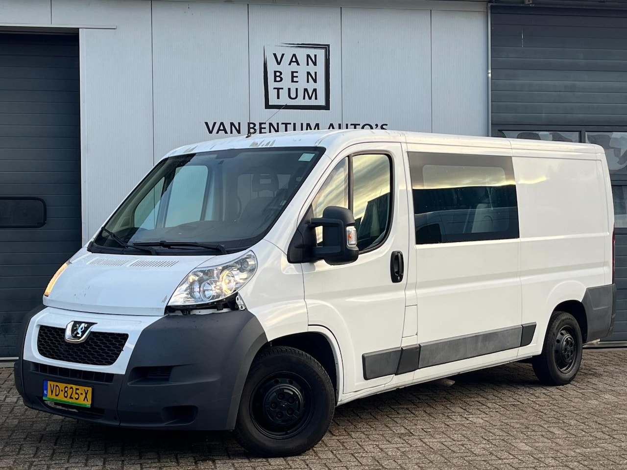 Peugeot Boxer - 333 2.2 HDI 130pk L2H1 DC 6-pers. Airco Cruise LEES TEKST! - AutoWereld.nl