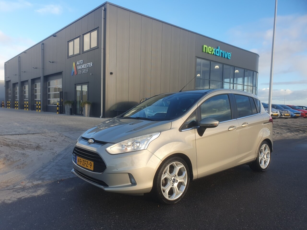 Ford B-Max - 1.0 Ecoboost 100 pk Titanium X, Panoramadak - AutoWereld.nl