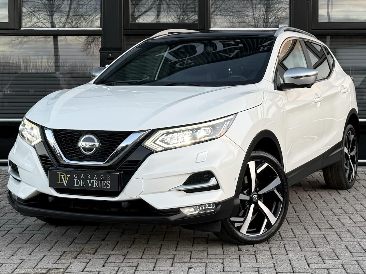 Nissan Qashqai - 1.6 Tekna + Panoramadak BOSE Ruitenleder 1500kg Trekgewicht Garantie - AutoWereld.nl