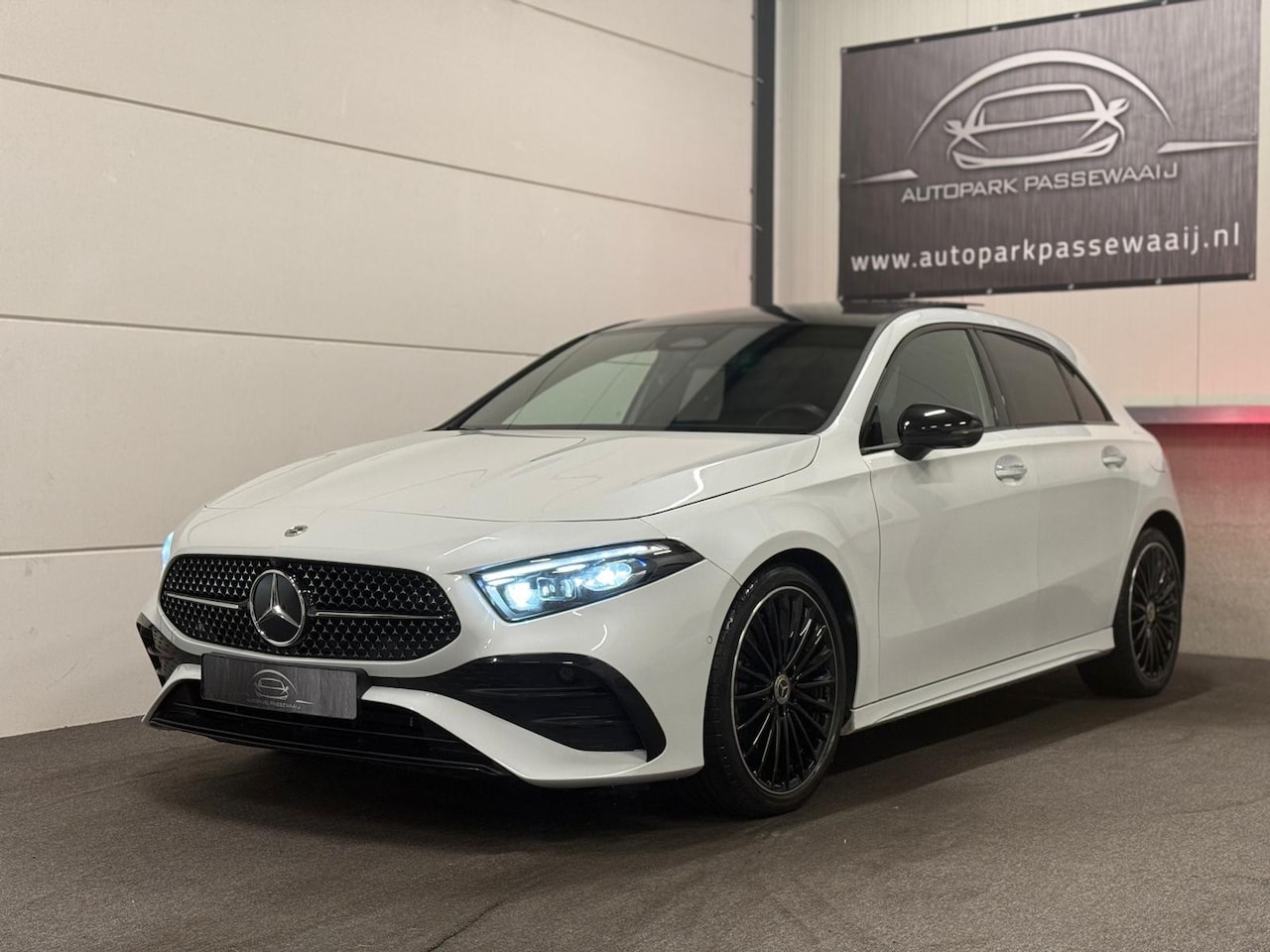 Mercedes-Benz A-klasse - 250e AMG Pano, Cruise Control, Apple Carplay, 360°, Sfeerverlichting, Lane-Assist, Trekhaa - AutoWereld.nl