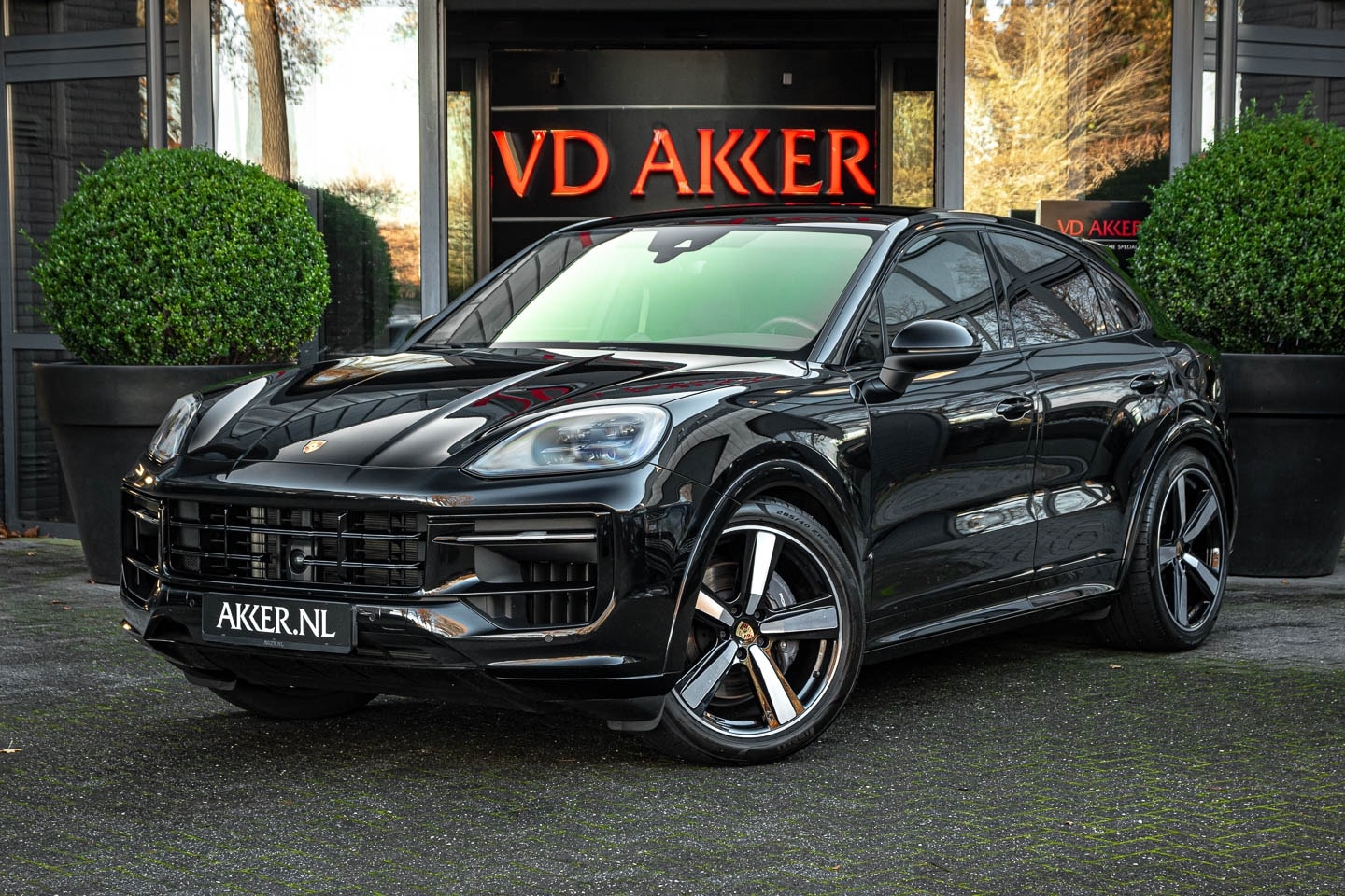 Porsche Cayenne Coupé - E-HYBRID SPORTDESIGN+PANO.DAK+22INCH+LUCHTVERING - AutoWereld.nl