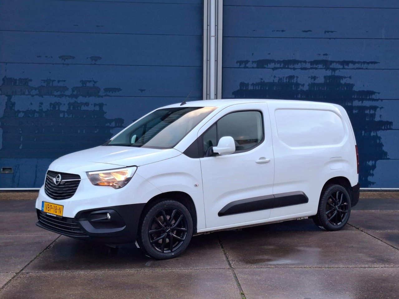 Opel Combo - 1.5D L1H1 Edition AUTOMAAT / AIRCO / N.A.P / EURO 6 - AutoWereld.nl