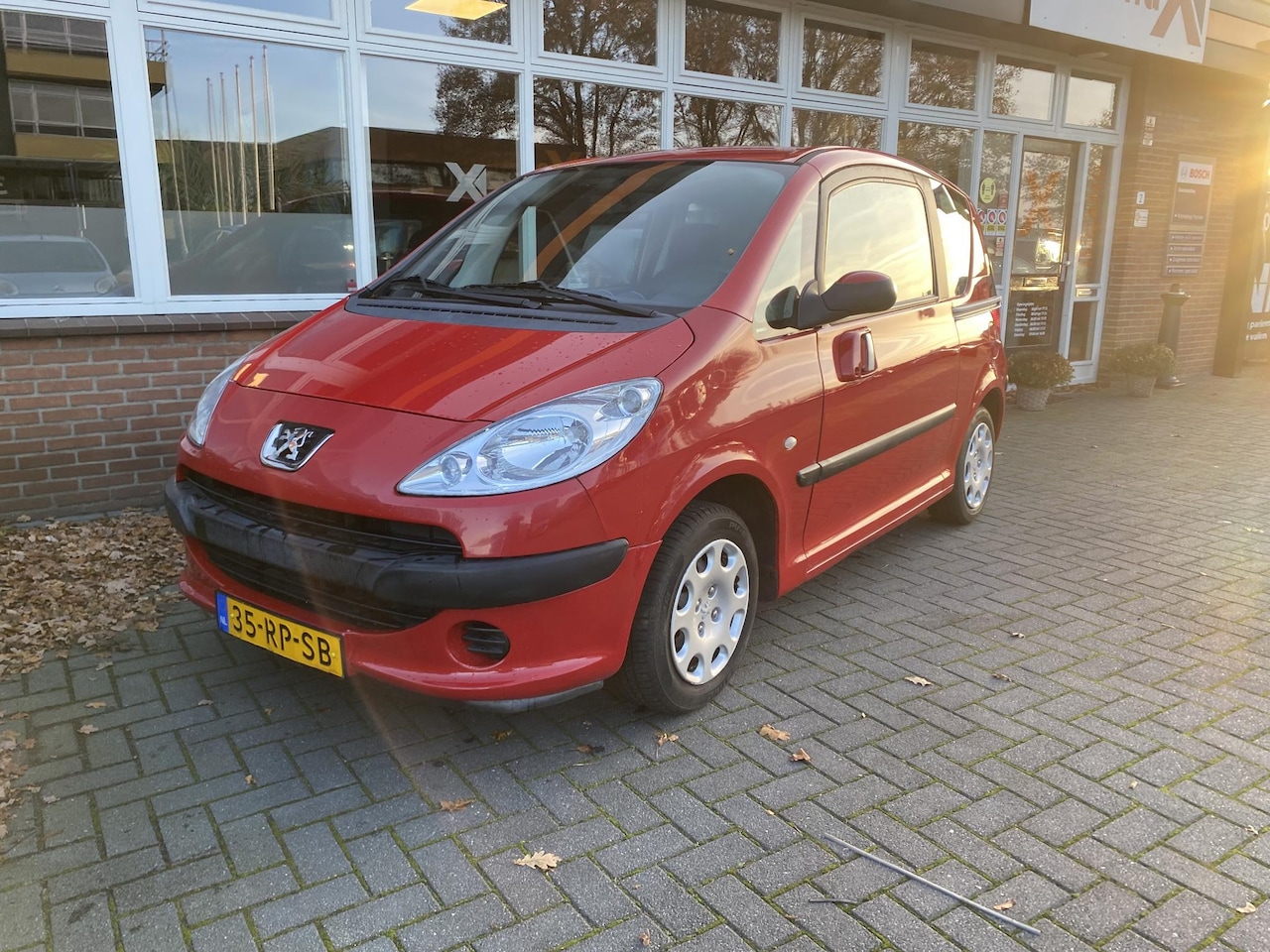 Peugeot 1007 - 1.4 Urban |Nieuwe APK!|NAP!|1e Eigenaar!| - AutoWereld.nl