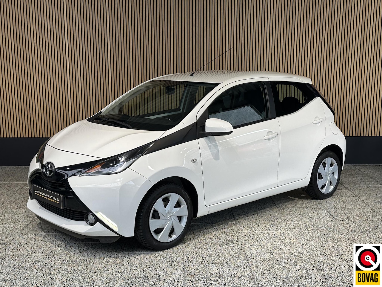 Toyota Aygo - 1.0 VVT-i x-play Carplay | Camera | Airco - AutoWereld.nl