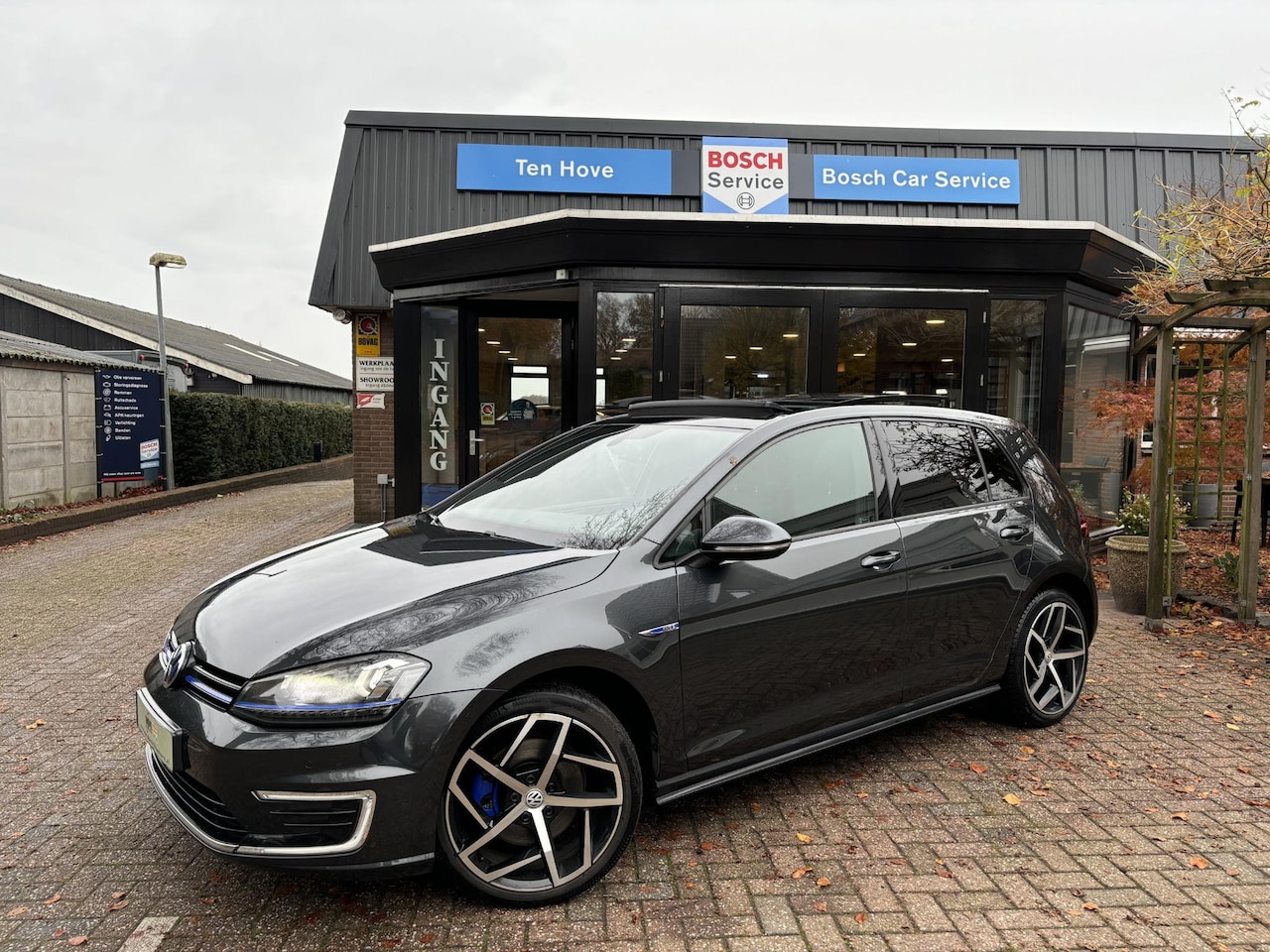 Volkswagen Golf - 1.4 TSI GTE Pano Stoelver. DAB+ - AutoWereld.nl