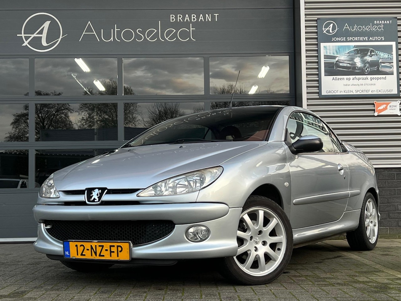 Peugeot 206 CC - 2.0-16V Camera Bluetooth LMV - AutoWereld.nl