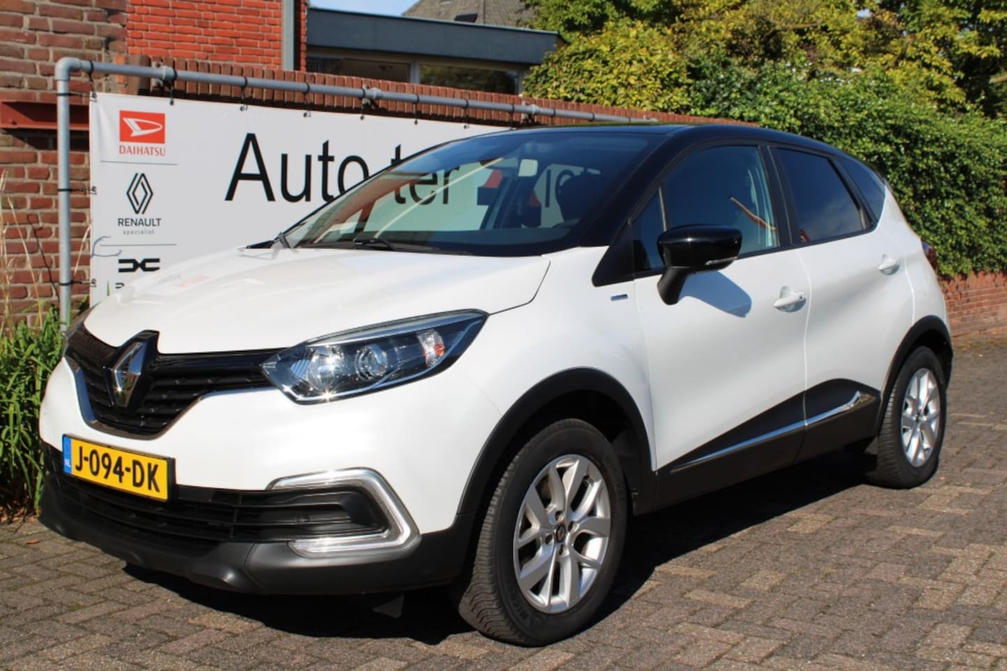 Renault Captur - TCe 130 pk Limited trekhaak/verwarmde stoelen/e.t.c. - AutoWereld.nl