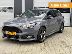 Ford Focus - ST -3 250 PK SPORT / AIRCO / NAVIGATIE / PDC RONDOM / XENON / 18