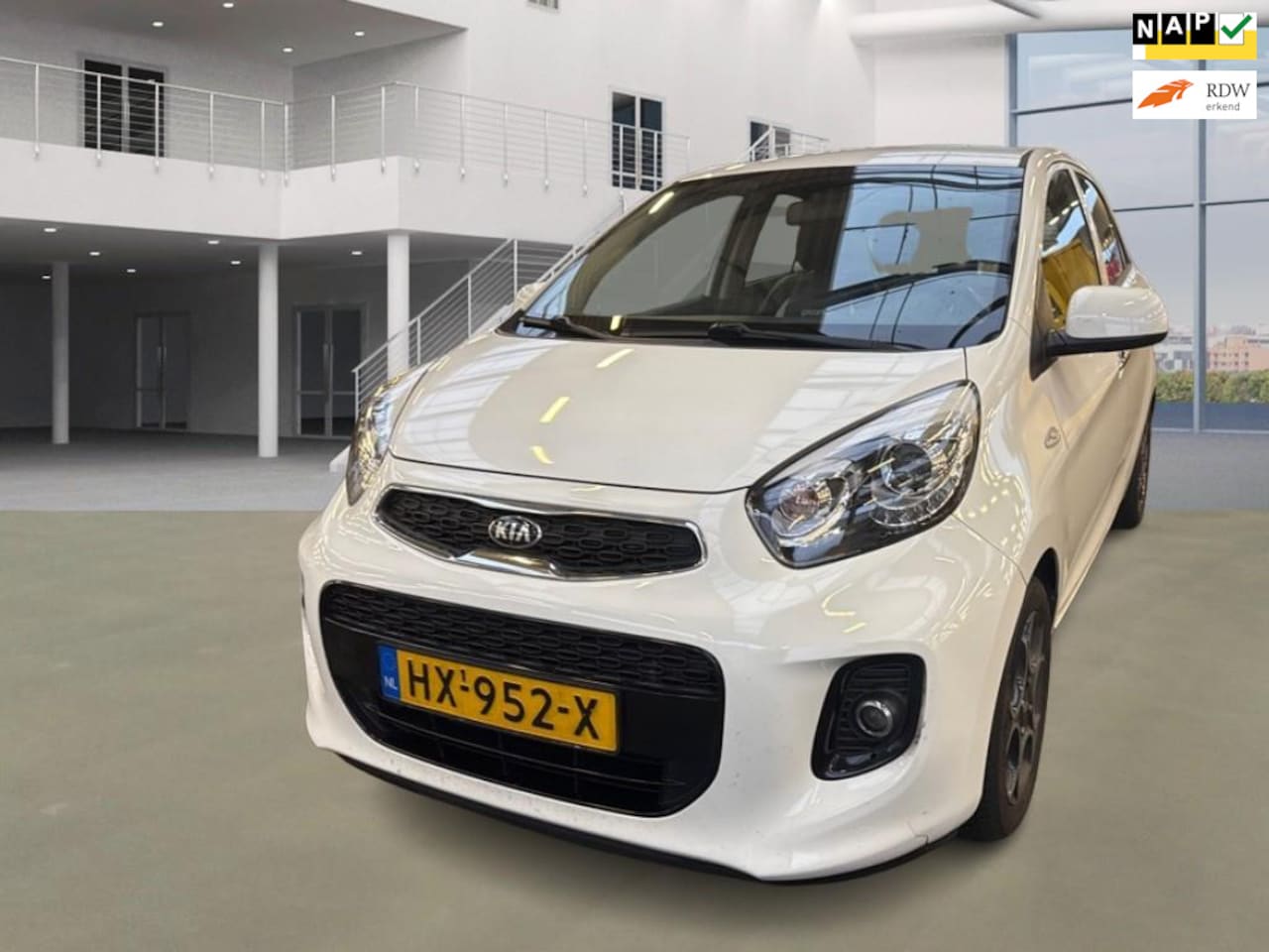 Kia Picanto - 1.0 CVVT DynamicLine 1.0 CVVT DynamicLine - AutoWereld.nl