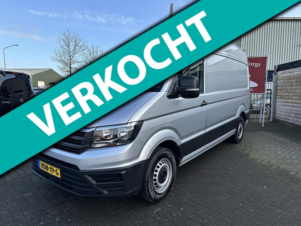 Volkswagen Crafter - 35 2.0 TDI L3H2 Comfortline Navigatie | Camera | Trekhaak - AutoWereld.nl