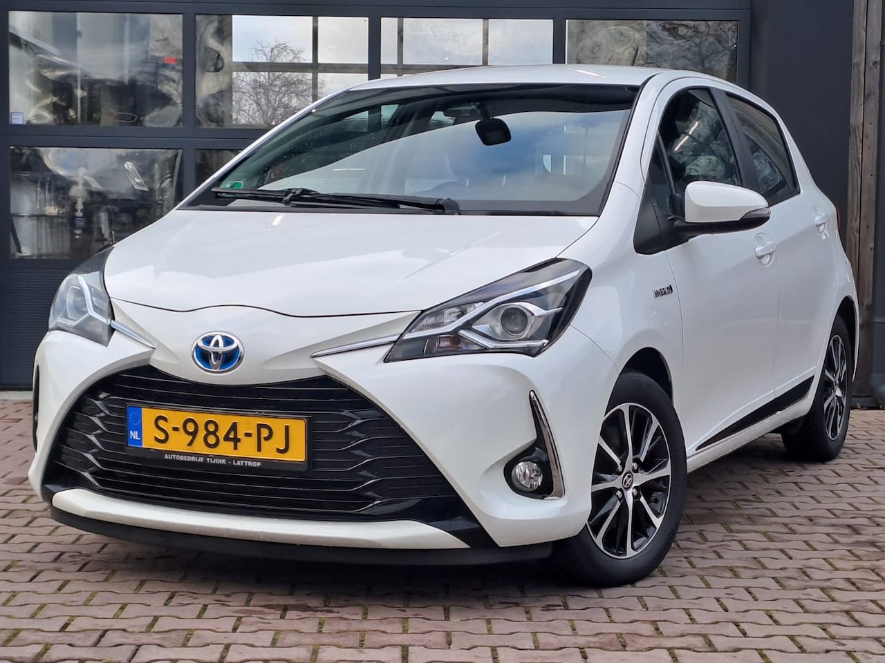 Toyota Yaris - 1.5 Hybrid Design Sport | Automaat | Camera | Cruise | Clima | LMV | All-seasons | - AutoWereld.nl