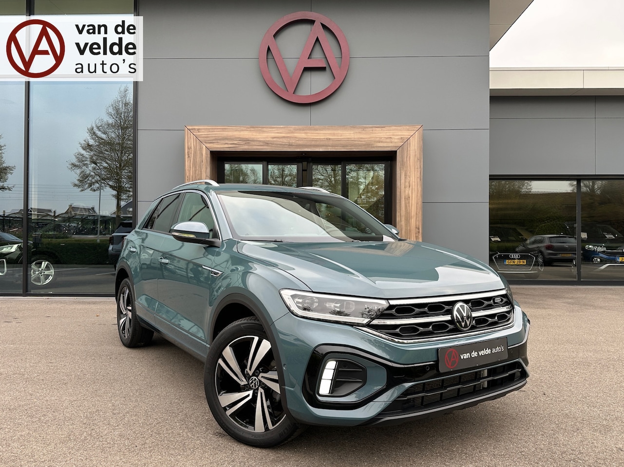 Volkswagen T-Roc - 1.5 TSI 150pk DSG R-Line | Trekhaak | Camera | Keyless | Elek. Achterklep | Rijklaar incl. - AutoWereld.nl