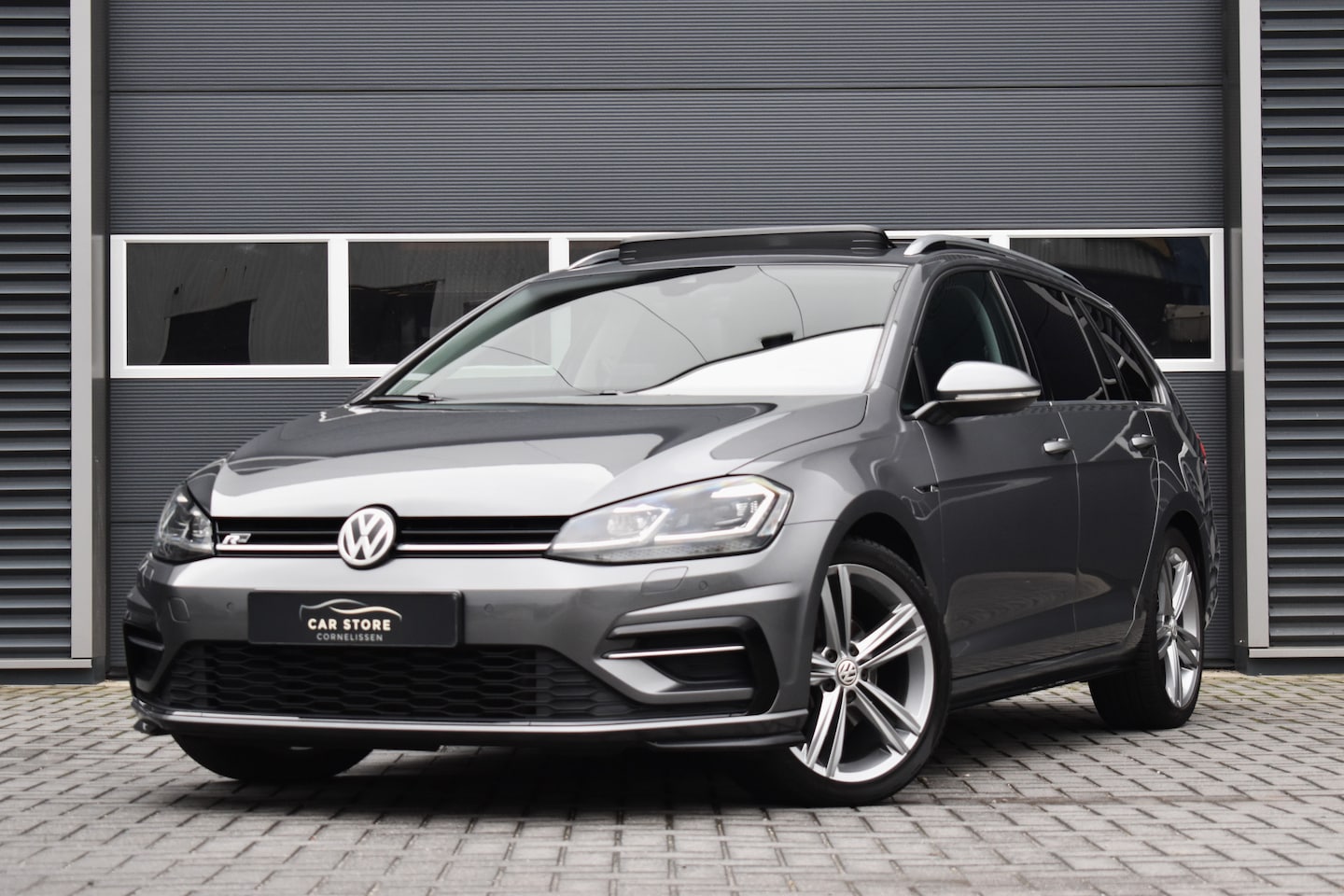 Volkswagen Golf Variant - 1.5 TSI / R-LINE / PANO / VIRTUAL COCKPIT / LED / MASSAGE / ACC / LANE ASSIST / TREKHAAK - AutoWereld.nl