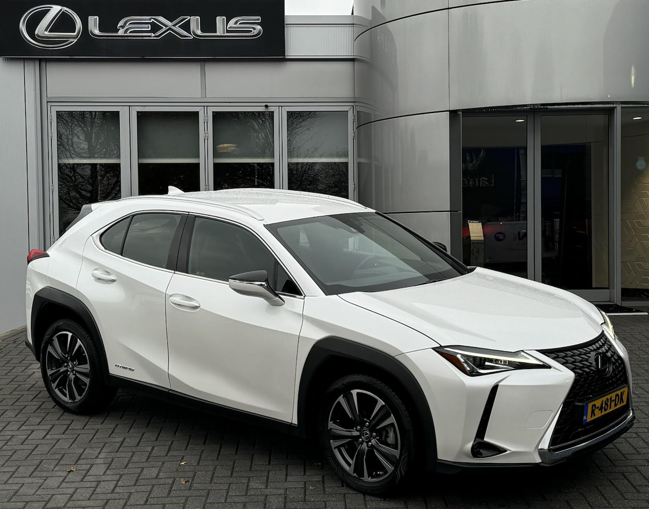 Lexus UX - 250h Business Line LED 17' LM-VELGEN NAVI AD-CRUISE APPLE/ANDROID CAMERA BLUETOOTH - AutoWereld.nl