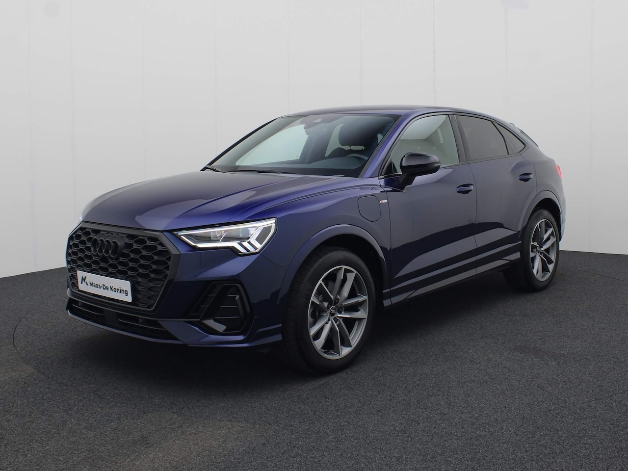 Audi Q3 Sportback - 45 TFSIe 180kW/245PK S Line · Leder/stof · Drive select · Parkeersensoren + Camera · Garan - AutoWereld.nl