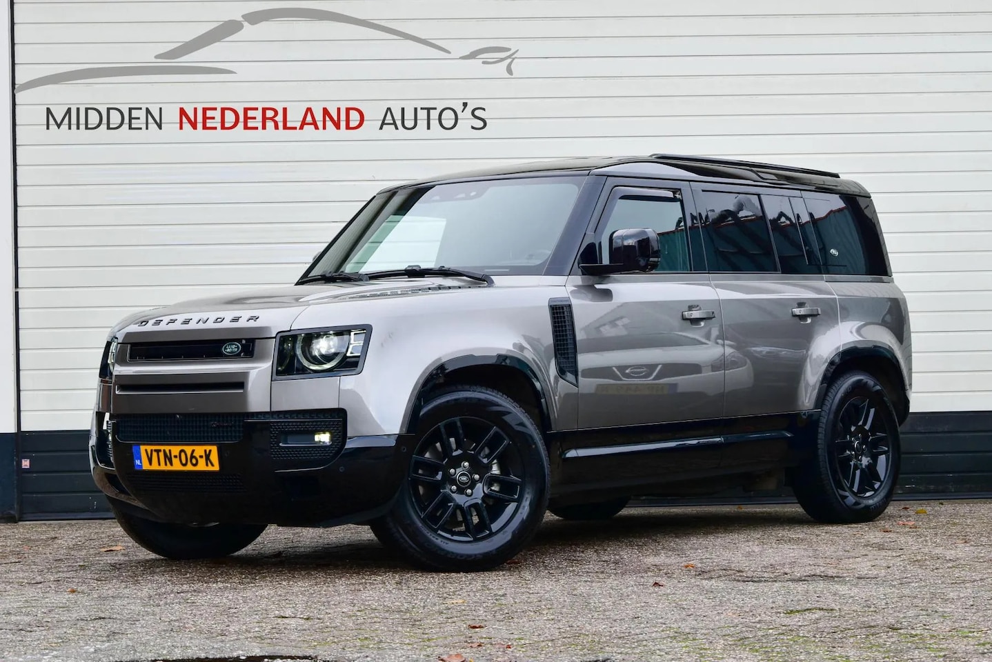 Land Rover Defender 110 - 3.0 D250 X-DYNAMIC * COMMERCIAL * GRIJS KENTEKEN * - AutoWereld.nl