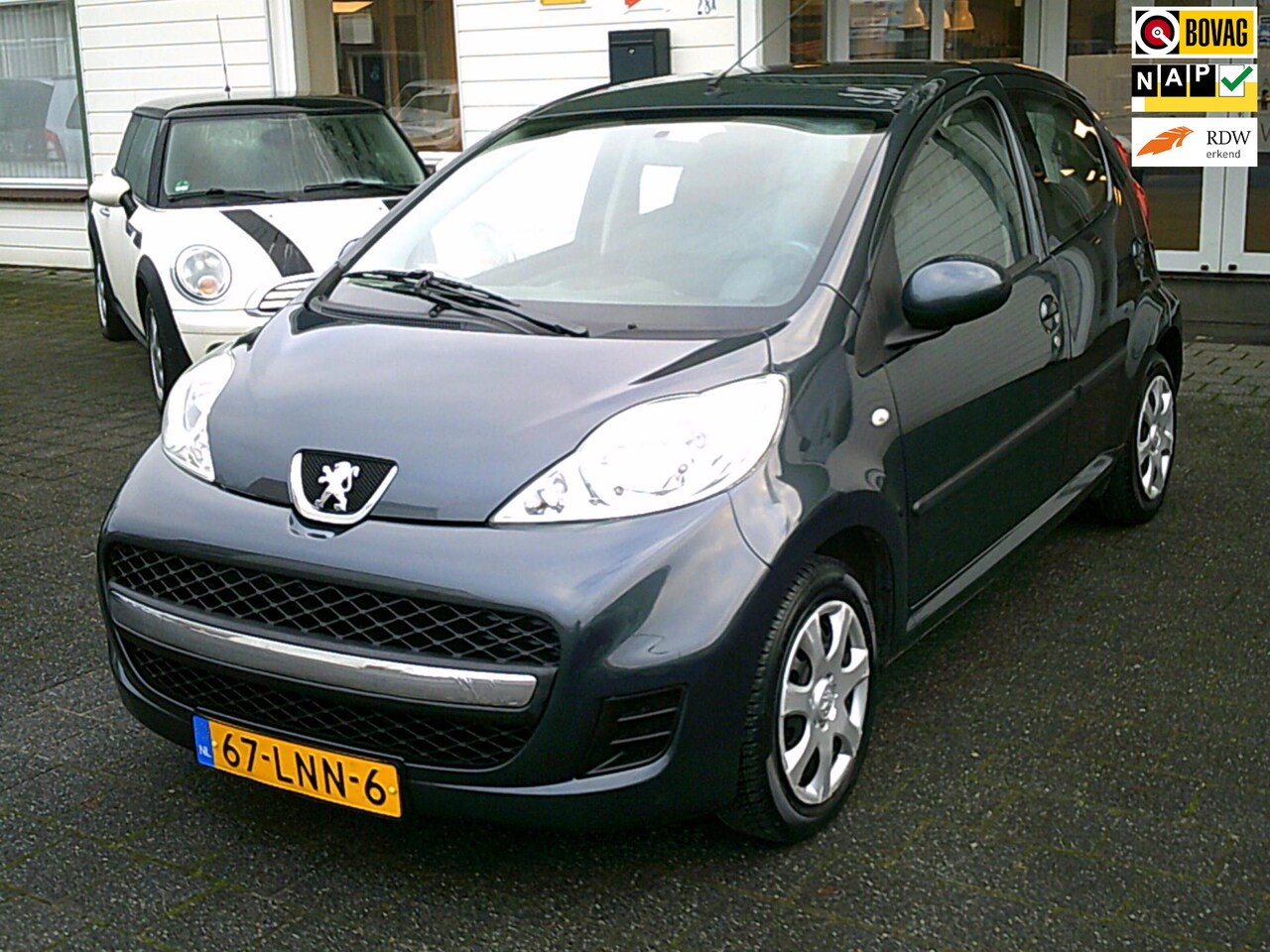 Peugeot 107 - 1.0-12V Urban Move 1.0-12V Urban Move (5-drs./AIRCO) - AutoWereld.nl