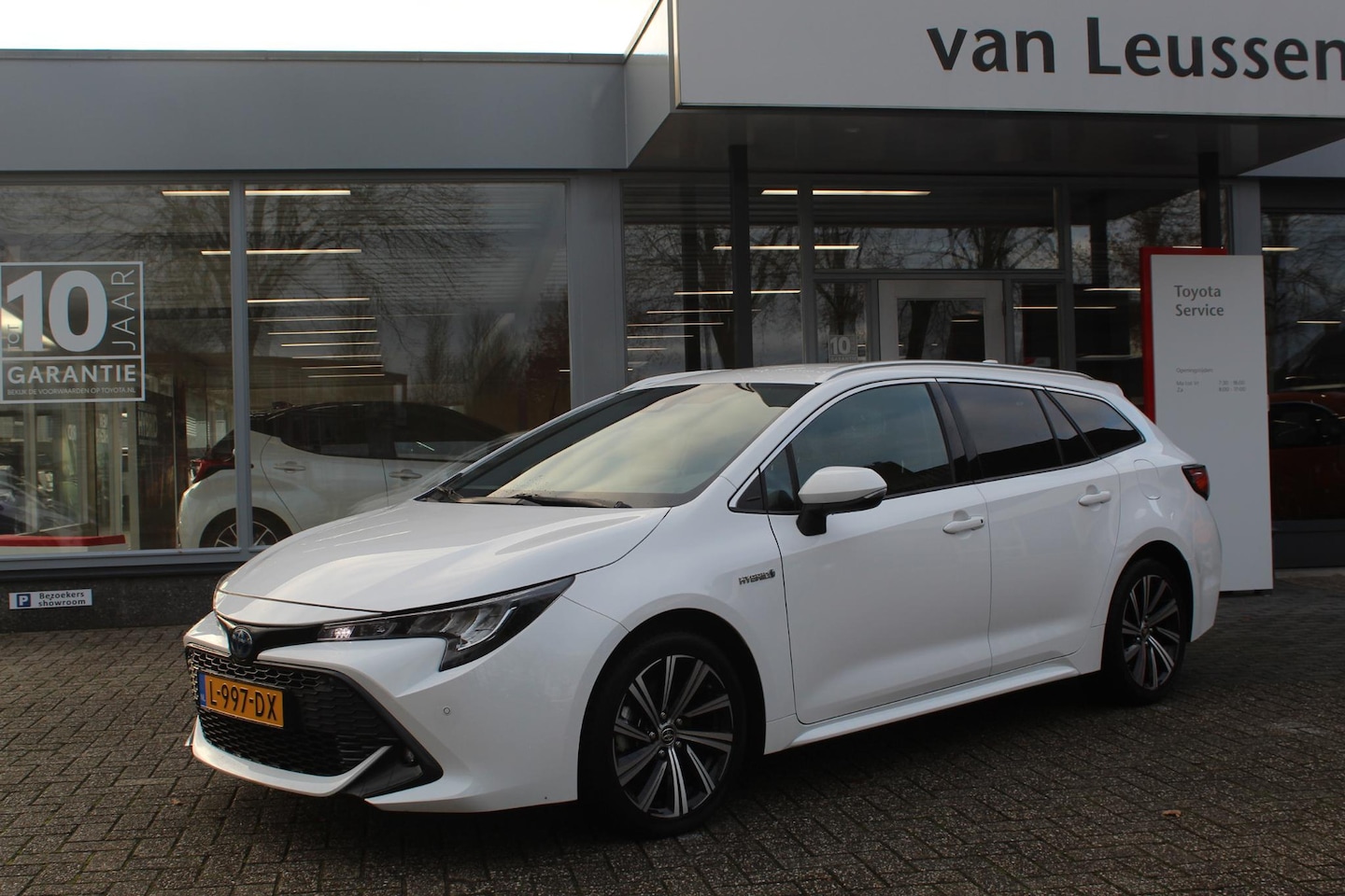 Toyota Corolla Touring Sports - 2.0 Hybrid Business Plus 2.0 HYBRID BUSINESS PLUS - AutoWereld.nl