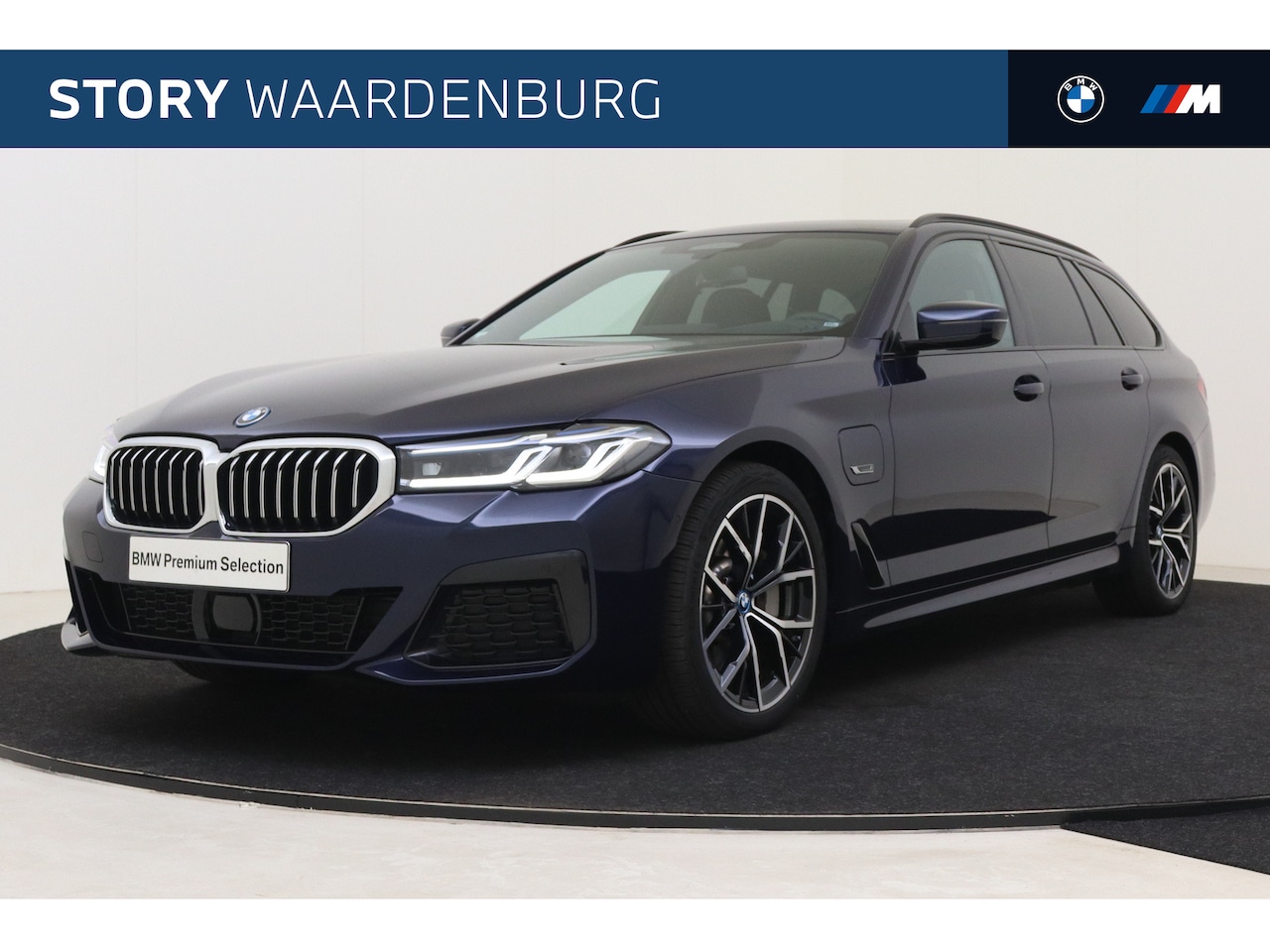 BMW 5-serie Touring - 530e xDrive High Executive M Sport Automaat / Panoramadak / Trekhaak / Laserlight / Comfor - AutoWereld.nl