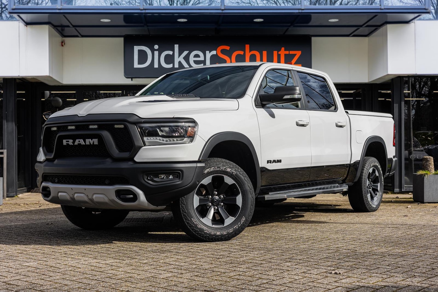 Dodge Ram 1500 - 5.7 V8 4x4 Crew Cab Rebel - Luchtvering - AutoWereld.nl