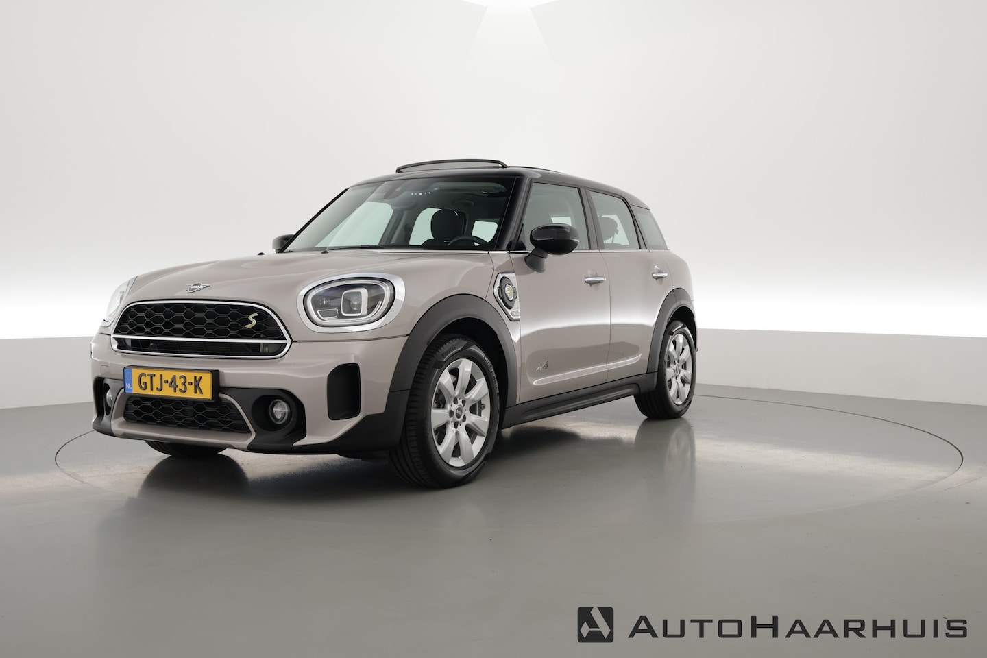 MINI Countryman - Mini 2.0 Cooper SE ALL4 220pk | Pano | Navi | Keyless | Stoelverw. | LED | Apple CarPlay - AutoWereld.nl